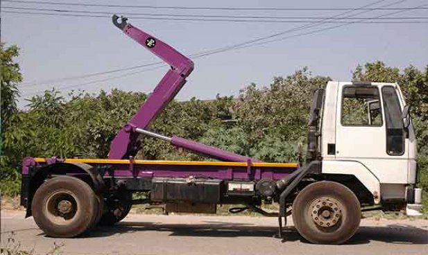 Revolutionizing Efficiency: The Hook Loader and Hydraulic Elevated Platform Combo Article - ArticleTed -  News and Articles