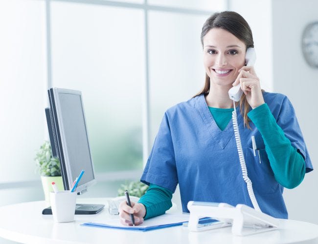 Why Dental Receptionist Job Boards Have the Upper Hand in Traditional Job Searches