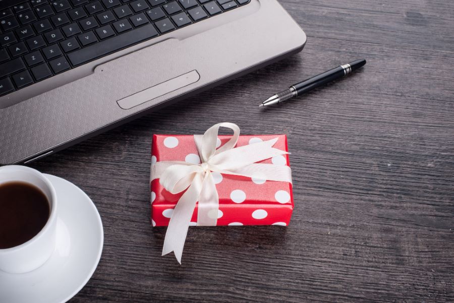 How to Elevate Employee Gifting Strategies with a Touch of Personalization